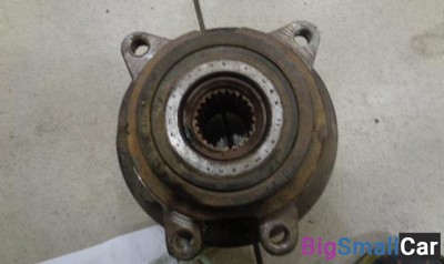 Ступица передняя от Land Rover Discovery 2 1998-2004
