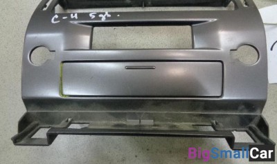 Рамка магнитолы от Citroen C4 2005-2011
