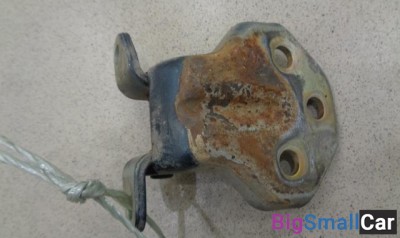 Петля двери передней правой верхняя от Ssang Yong Musso 1993-2005