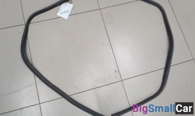 Уплотнитель проема крышки багажника от Suzuki Liana 2001-2007