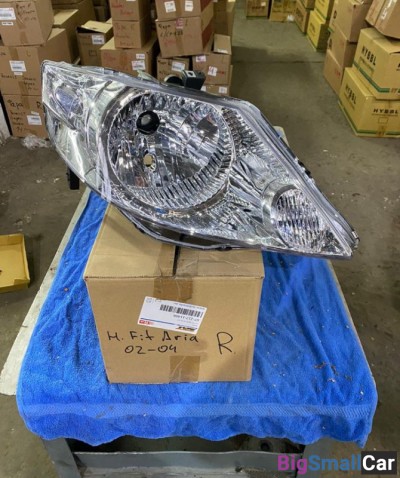 Фара правая Хонда Фит Ария Honda Fit Aria